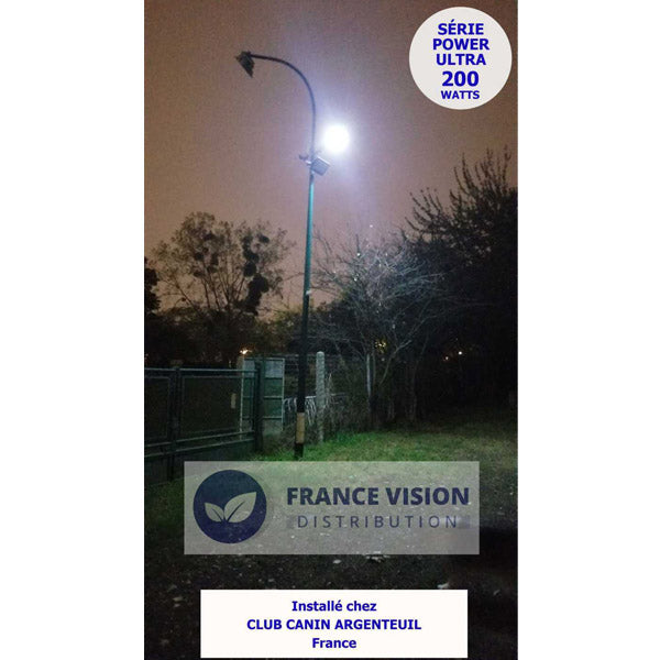 Lampadaire solaire extérieur de rue / parking - Série POWER ULTRA - Rendu 200 Watts - 2000 lumens - 180° - IP65 - 46 x 36 x 8 cm - Avec capteur crépusculaire - Télécommande - Avec détecteur de mouvement - Diamètre tube d’insertion 45 mm