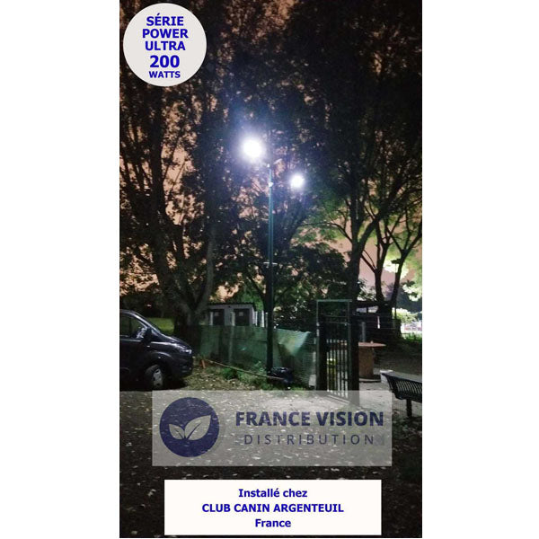 Lampadaire solaire extérieur de rue / parking - Série POWER ULTRA - Rendu 200 Watts - 2000 lumens - 180° - IP65 - 46 x 36 x 8 cm - Avec capteur crépusculaire - Télécommande - Avec détecteur de mouvement - Diamètre tube d’insertion 45 mm