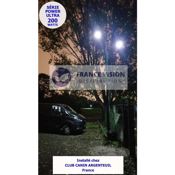 Lampadaire solaire extérieur de rue / parking - Série POWER ULTRA - Rendu 200 Watts - 2000 lumens - 180° - IP65 - 46 x 36 x 8 cm - Avec capteur crépusculaire - Télécommande - Avec détecteur de mouvement - Diamètre tube d’insertion 45 mm