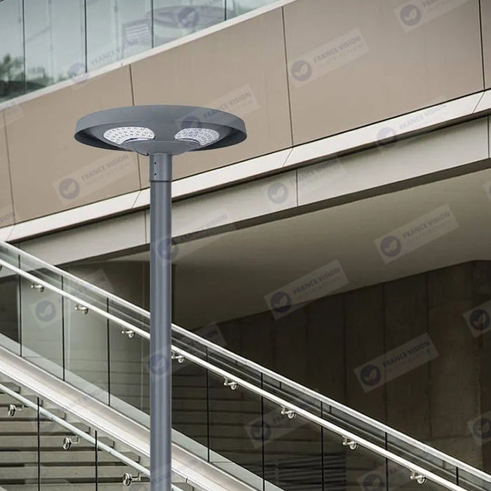 Lot de 4x Lampes solaires pour extérieur - Série OVNI FUTUR V2 - 1500 Watts - 3200 Lumens - Angle 360° - IP65 - 61 x 19 cm - Tube d'insertion 76 mm - Structure en aluminium - Capteur crépusculaire - Télécommande multifonctions - 3000k