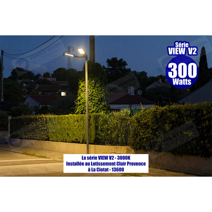 Solaire - Luminaire LED pour Candélabre / Lampe de rue et parking - Série VIEW V2 - 120 Watts - 1200 Lumens - Angle 140*70° - IP65 - Lampe 41 x 23 x 5 cm - Panneau MONOCRISTALLIN - 30 x 21 cm - Détecteur de mouvement - 6000k - Tube d'insertion 45mm
