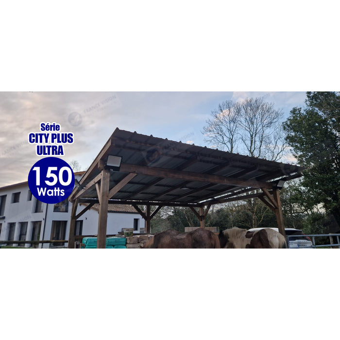 Projecteur LED filaire CCT - Série CITY PLUS ULTRA V2 - Puissance ajustable 150 / 225 / 300 Watts - Jusqu'à 51 000 Lumens - 170 Lumens/Watt - Angle 150 x 80° - IP66 - IK08 - 40 x 31 x 5 cm - Support ajustable 270° - Câble 50cm - Garantie 5 ans