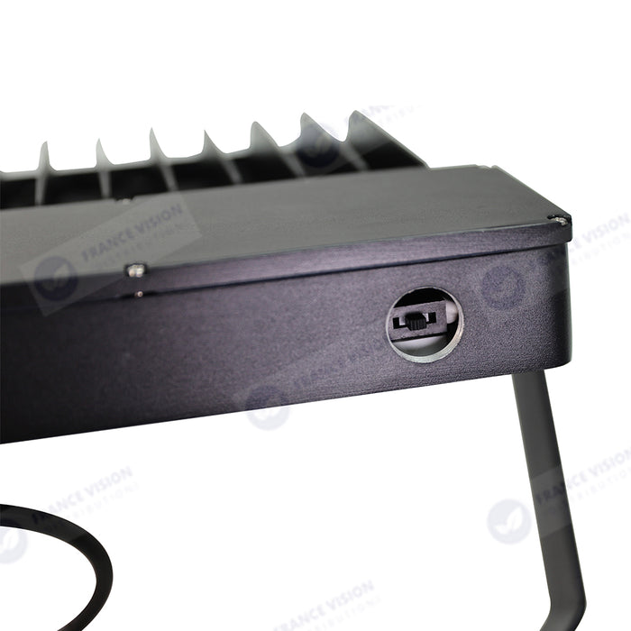 Projecteur LED CCT (Couleur Changeante en Température) - Série CITY PLUS ULTRA - 200 Watts - 30 000 Lumens - 150 Lumens/Watt - Angle 150*80° - IP66 - IK08 - 40 x 31 x 5 cm - Support ajustable 270° - Câble 50cm - Garantie 5 ans
