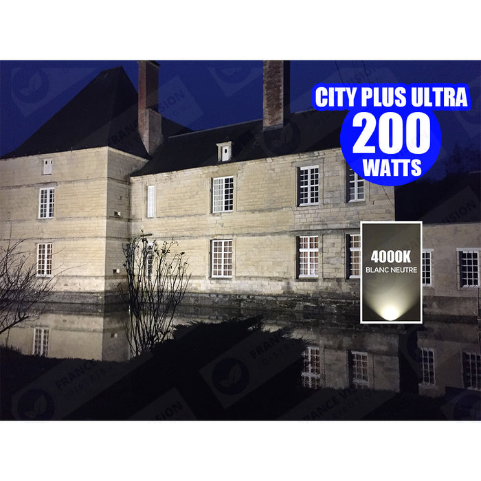 Projecteur LED filaire CCT - Série CITY PLUS ULTRA V2 - Puissance ajustable 300 / 450 / 600 Watts - Jusqu'à 102 000 Lumens - 170 Lumens/Watt - Angle 150*80° - IP66 - IK08 - 52 x 45 x 7 cm - Support ajustable 270° - Câble 50cm - Garantie 5 ans