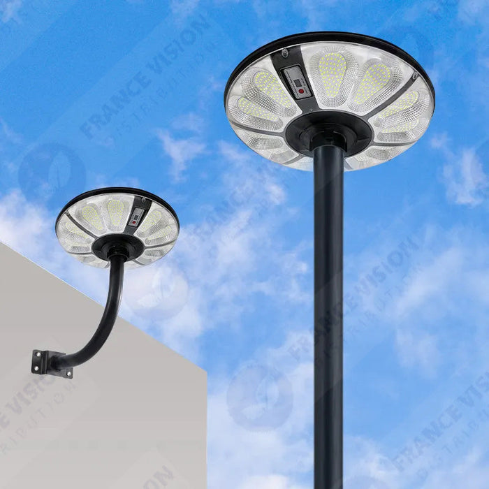 Lampe solaire pour extérieur - Série OVNI CRYSTAL - 250 Watts - 1500 Lumens - Angle 360° - IP65 -  Lampe 55 x 55 x 6 cm - Tube d'insertion 60/76 mm - Panneau polycristallin 36 x 42 cm - Détecteur de mouvement - Capteur crépusculaire - Télécommande - 3000k