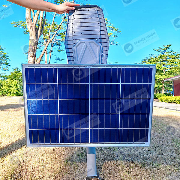Lampe de rue solaire - Série INTERSTELLAR ULTRA - 400 Watts - 3100 Lumens - Angle 150x70° - IP65 - Lampe 62 x 30 x 8 cm - Panneau 63 x 35 cm - Controleur intelligent - Avec télecommande - Capteur PIR - 4000k - Support inclus - Capteur crépusculaire