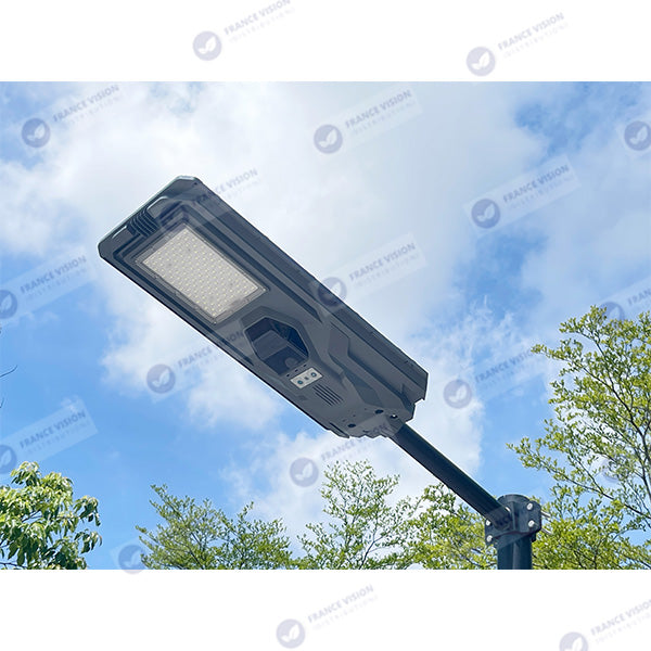Lampe de rue solaire - Série STARSHIP - Rendu lumineux 800 Watts - 2400 Lumens - Couleur 4000K - Angle 150x70° - IP65 - Dimensions 70 x 30 x 8 cm - Tube d'insertion 45mm - Avec détecteur de mouvement - Télécommande - 3 modes de fonctionnement