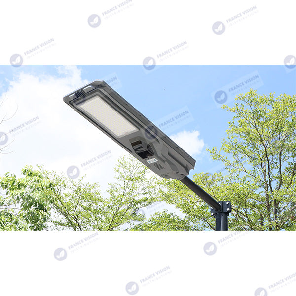 Lampe de rue solaire - Série STARSHIP - Rendu lumineux 1200 Watts - 3600 Lumens - Couleur 6000K - Angle 150x70° - IP65 - Dimensions 82 x 30 x 8 cm - Tube d'insertion 45mm - Avec détecteur de mouvement - Télécommande - 3 modes de fonctionnement