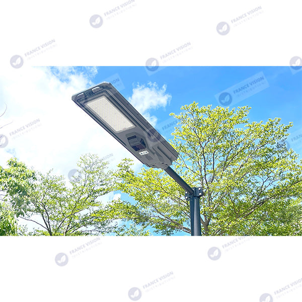 Lampe de rue solaire - Série STARSHIP - Rendu lumineux 800 Watts - 2400 Lumens - Couleur 4000K - Angle 150x70° - IP65 - Dimensions 70 x 30 x 8 cm - Tube d'insertion 45mm - Avec détecteur de mouvement - Télécommande - 3 modes de fonctionnement