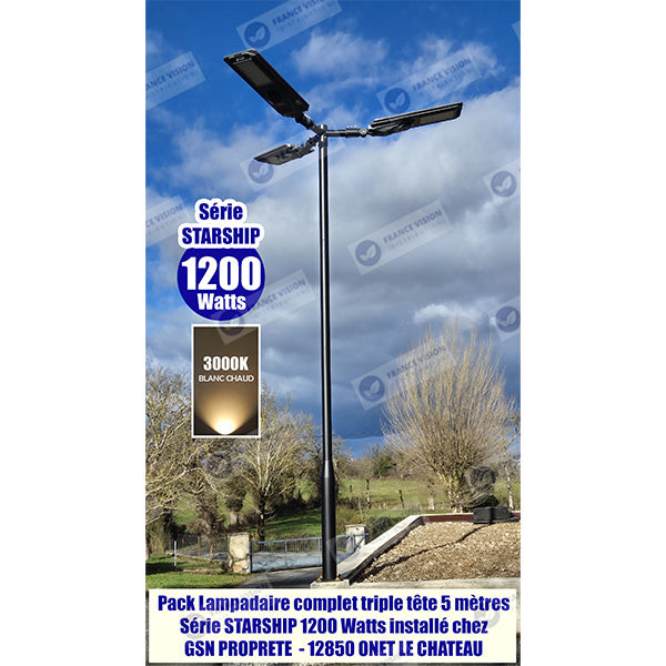 Lampe de rue solaire - Série STARSHIP - Rendu lumineux 1200 Watts - 3600 Lumens - Couleur 3000K - Angle 150x70° - IP65 - Dimensions 82 x 30 x 8 cm - Tube d'insertion 45mm - Avec détecteur de mouvement - Télécommande - 3 modes de fonctionnement