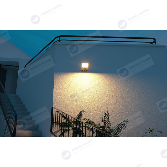 Lampe de rue et parking Solaire - Série STREET EVO V2 – Rendu lumineux 500 Watts - 4800 Lumens - CCT - 140x70° - Télécommande - Détecteur de mouvement - Diamètre d’insertion 60 mm - 52 x 23 x 10 cm – Installation sur mât et murale