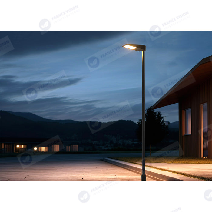 Lampe de rue et parking Solaire - Série STREET EVO V2 – Rendu lumineux 500 Watts - 4800 Lumens - CCT - 140x70° - Télécommande - Détecteur de mouvement - Diamètre d’insertion 60 mm - 52 x 23 x 10 cm – Installation sur mât et murale