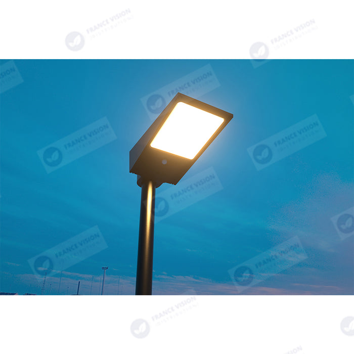 Lampe de rue et parking Solaire - Série STREET EVO V2 – Rendu lumineux 500 Watts - 4800 Lumens - CCT - 140x70° - Télécommande - Détecteur de mouvement - Diamètre d’insertion 60 mm - 52 x 23 x 10 cm – Installation sur mât et murale