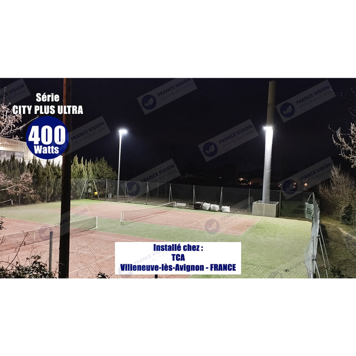Projecteur LED filaire CCT - Série CITY PLUS ULTRA V2 - Puissance ajustable 150 / 225 / 300 Watts - Jusqu'à 51 000 Lumens - 170 Lumens/Watt - Angle 150 x 80° - IP66 - IK08 - 40 x 31 x 5 cm - Support ajustable 270° - Câble 50cm - Garantie 5 ans