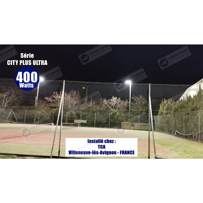 Projecteur LED filaire CCT - Série CITY PLUS ULTRA V2 - Puissance ajustable 150 / 225 / 300 Watts - Jusqu'à 51 000 Lumens - 170 Lumens/Watt - Angle 150 x 80° - IP66 - IK08 - 40 x 31 x 5 cm - Support ajustable 270° - Câble 50cm - Garantie 5 ans