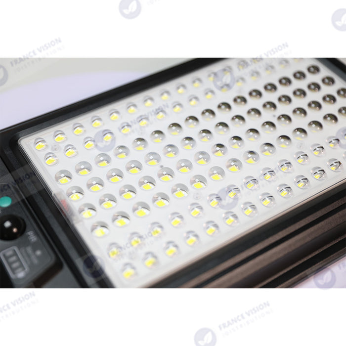 Lampe de rue LED solaire - Série VIEW V2 EVO - 1400 Watts - 4500 Lumens - 3000k - Angle 140*70° - IP54 - 64 x 26 x 7 cm - Panneau Monocristallin - Batterie 25Ah - Détecteur de mouvement - Télécommande - Tube d'insertion 45mm