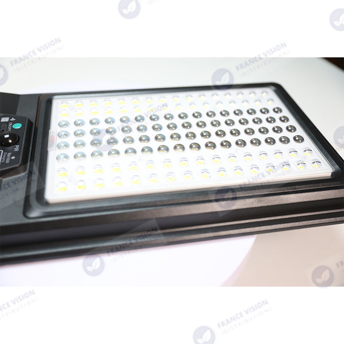 Lampe de rue LED solaire - Série VIEW V2 EVO - 1400 Watts - 4500 Lumens - 3000k - Angle 140*70° - IP54 - 64 x 26 x 7 cm - Panneau Monocristallin - Batterie 25Ah - Détecteur de mouvement - Télécommande - Tube d'insertion 45mm