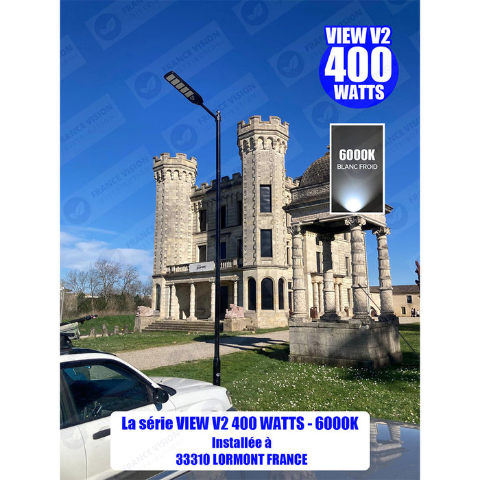 Solaire - Luminaire LED pour Candélabre / Lampe de rue et parking - Série VIEW V2 - 300 Watts - 2300 Lumens - Angle 140*70° - IP65 - Lampe 62 x 25 x 5 cm - Panneau MONOCRISTALLIN - 51 x 23 cm - Détecteur de mouvement - 3000k - Tube d'insertion 45mm
