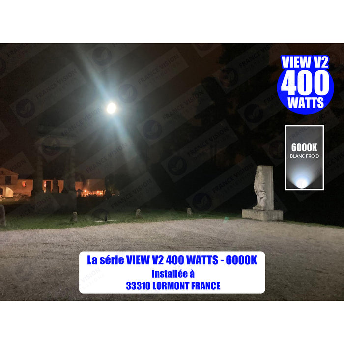 Solaire - Luminaire LED pour Candélabre / Lampe de rue et parking - Série VIEW V2 - 300 Watts - 2300 Lumens - Angle 140*70° - IP65 - Lampe 62 x 25 x 5 cm - Panneau MONOCRISTALLIN - 51 x 23 cm - Détecteur de mouvement - 3000k - Tube d'insertion 45mm