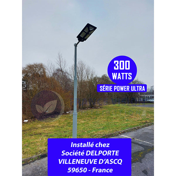 Lampadaire solaire extérieur de rue / parking - Série POWER ULTRA - Rendu 200 Watts - 2000 lumens - 180° - IP65 - 46 x 36 x 8 cm - Avec capteur crépusculaire - Télécommande - Avec détecteur de mouvement - Diamètre tube d’insertion 45 mm