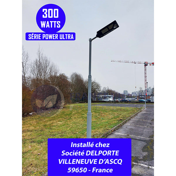 Lampadaire solaire extérieur de rue / parking - Série POWER ULTRA - Rendu 200 Watts - 2000 lumens - 180° - IP65 - 46 x 36 x 8 cm - Avec capteur crépusculaire - Télécommande - Avec détecteur de mouvement - Diamètre tube d’insertion 45 mm