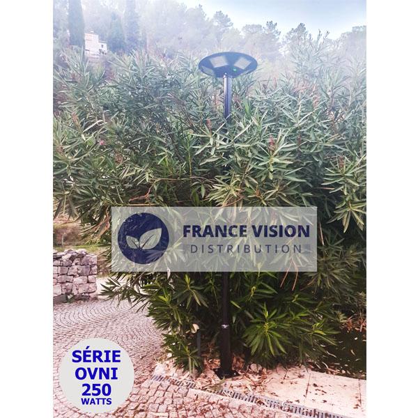 Carton / Lot de 4x Lampes solaires pour extérieur - Série OVNI BASIC - 250 Watts - 1900 lumens - Angle 360° - Diamètre tube d'insertion 80 mm - Avec détecteur de mouvement - Avec télécommande - Contrôleur MPPT - Couleur d'éclairage 3000K