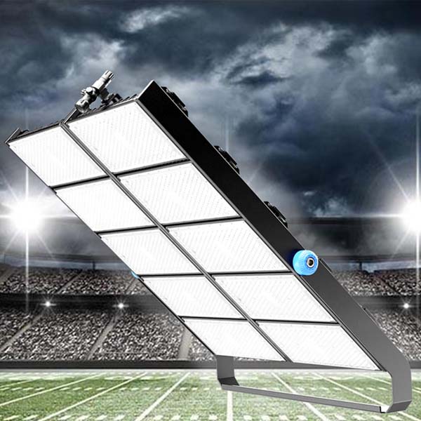 Lot de 4x Projecteurs haute puissance LED de stade - Série EXCEPTION - 1000 Watts - 150 000 Lumens - 150 Lumens/Watt - Angle 15°/30°/45°/60°/90°/120° au choix - 46 x 88 x 18 cm - IP66 - IK08 - Transformateur Meanwell- Garantie 5 ans