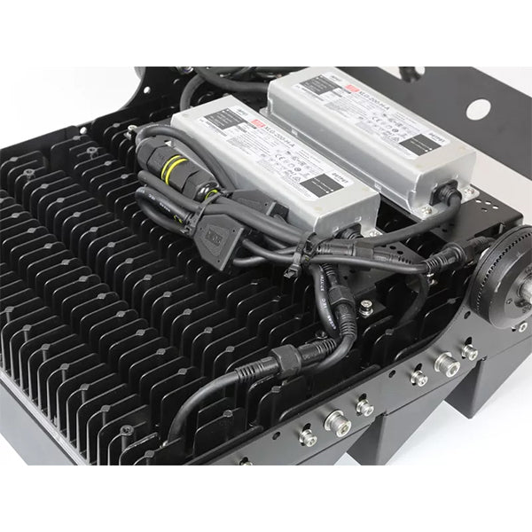 Projecteur haute puissance LED de stade - Série EXCEPTION - 600 Watts - 90 000 Lumens - 150 Lumens/Watt - Angle 15°/30°/45°/60°/120° au choix - 92 x 74 x 13 cm - IP66 - IK08 - 2700k à 6500k - Transformateur Meanwell- Garantie 5 ans